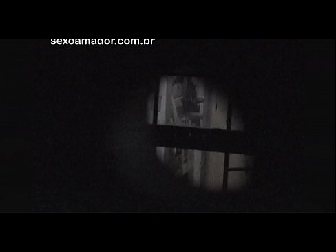 ❤️ Blondie vin an kasèt yon voyeur nan katye kache dèyè brik kre ❤️❌ Videyo fuck nan nou ☑